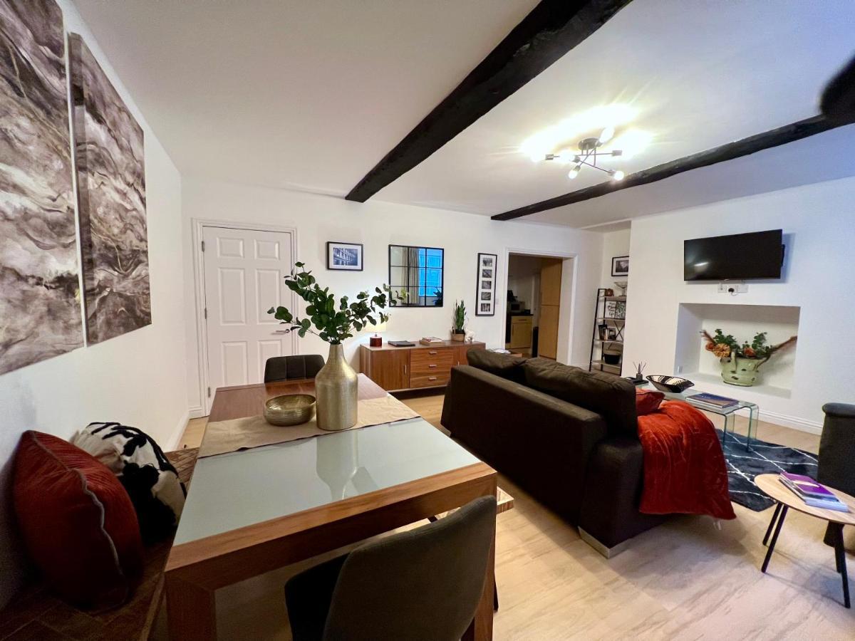 Superbly Located 2 Bedroom Luxury Apartment Bath Exterior foto