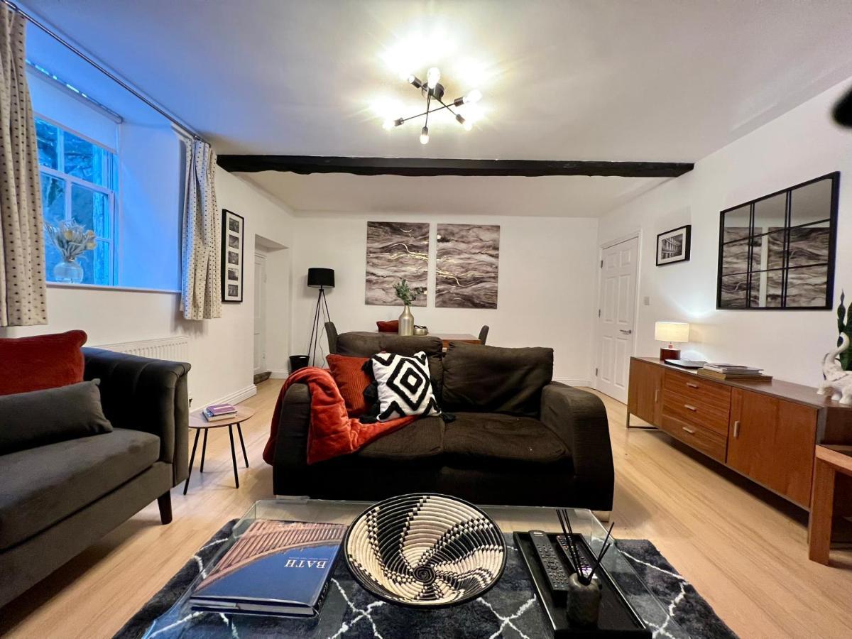 Superbly Located 2 Bedroom Luxury Apartment Bath Exterior foto