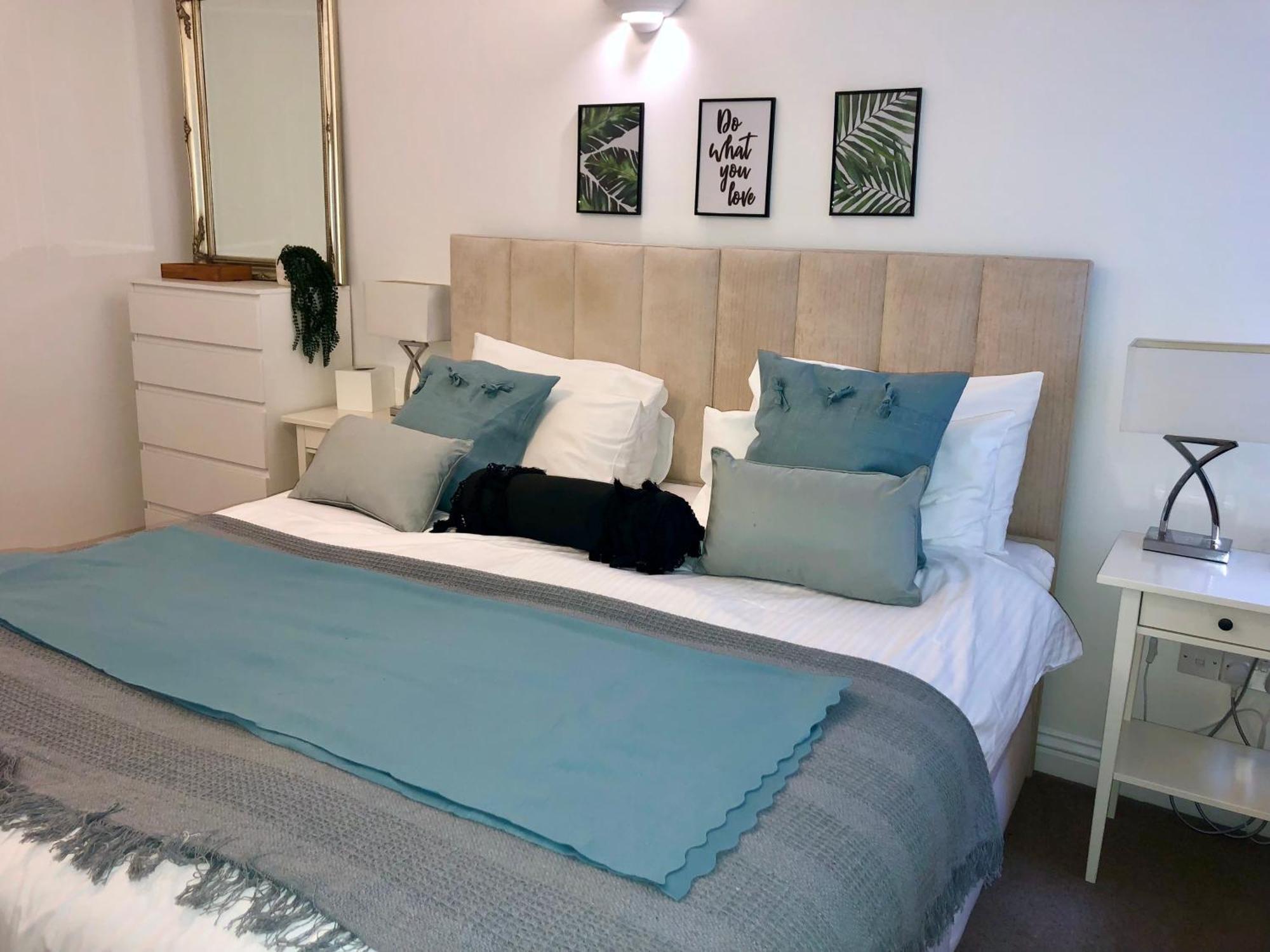 Superbly Located 2 Bedroom Luxury Apartment Bath Exterior foto